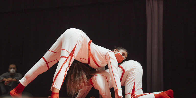 Experiència de dansa per a nadons amb improvisació corporal