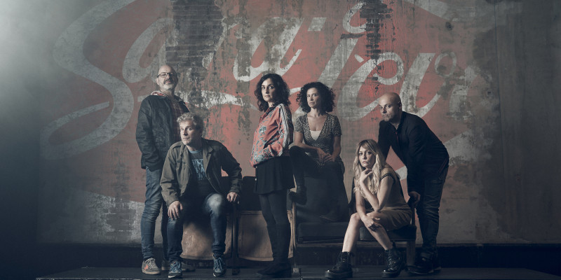 Adaptació teatral de la novel·la La filla de l'est de Clara Usón