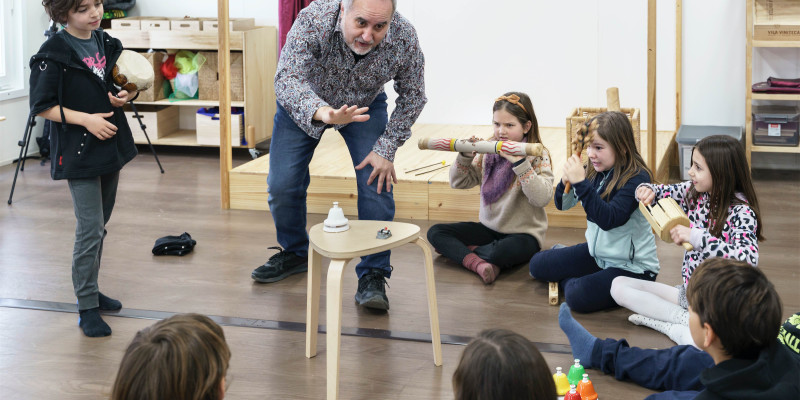 Compositors treballant música contemporània amb alumnat