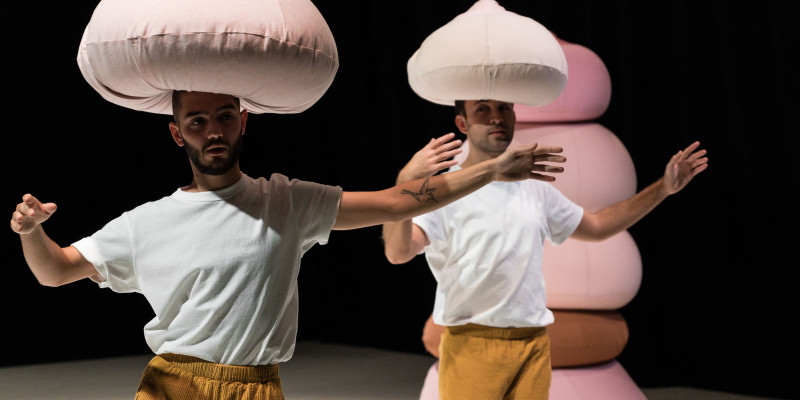 Aventura sensorial de dansa per a nadons amb escenografia transformable