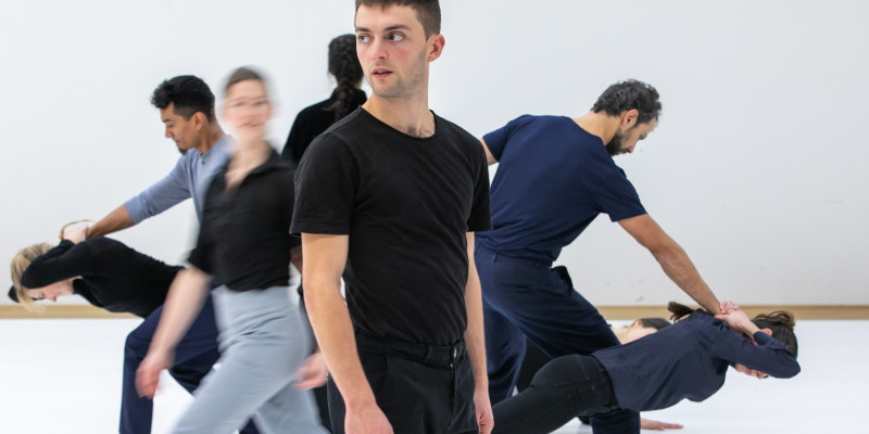 Companyia de dansa barcelonina explorant ordre i caos
