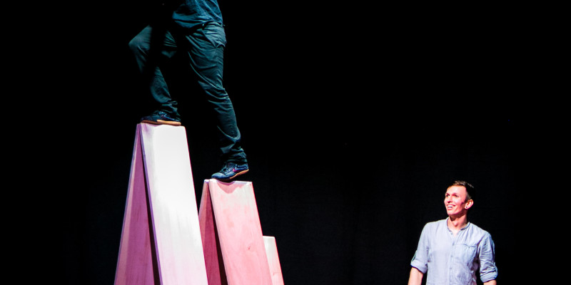Espectacle de circ contemporani sobre l'equilibri extrem