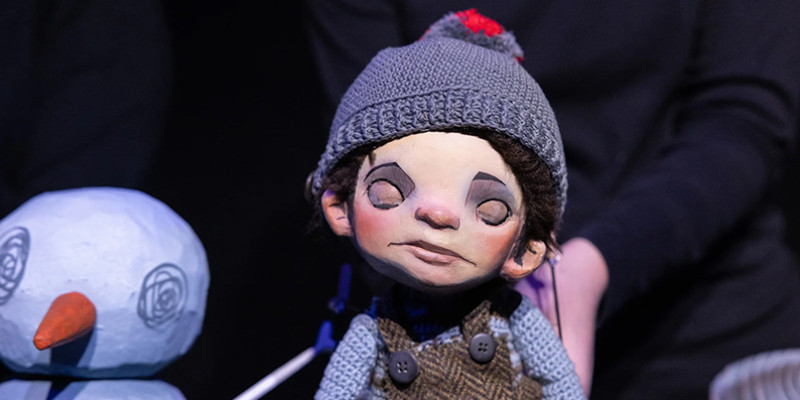 Espectacle infantil amb un regal misteriós fet a mà