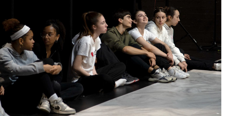 Procés de creació de l'obra L'autora amb alumnat