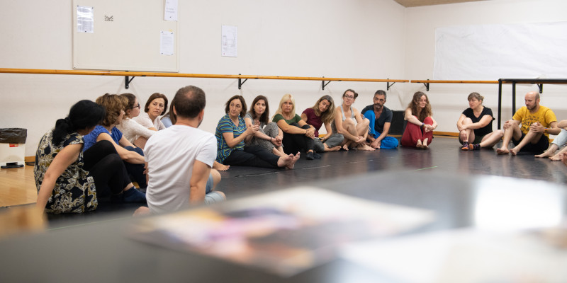 Formació personalitzada en arts escèniques per a claustres docents